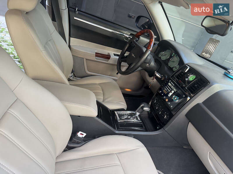 Седан Chrysler 300C 2005 в Львові
