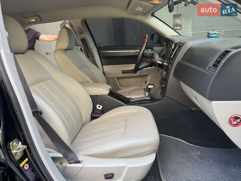 Седан Chrysler 300C 2005 в Львові