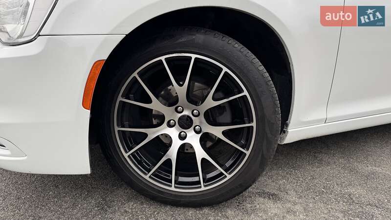 Седан Chrysler 300C 2016 в Києві фото 14 Седан Chrysler 300C 2016 в Києві
