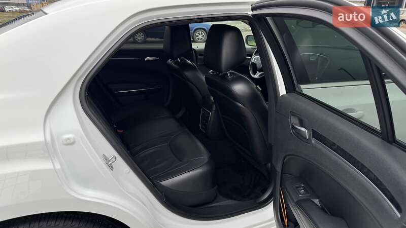 Седан Chrysler 300C 2016 в Києві фото 28 Седан Chrysler 300C 2016 в Києві
