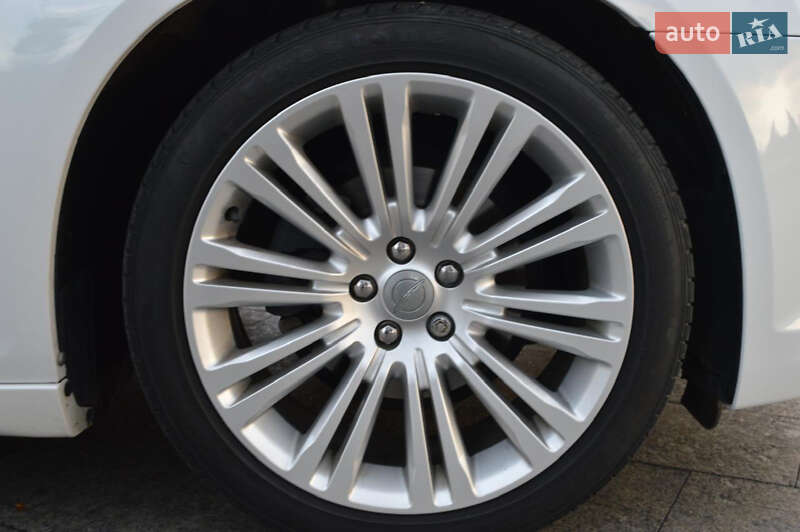 Седан Chrysler 300C 2014 в Києві