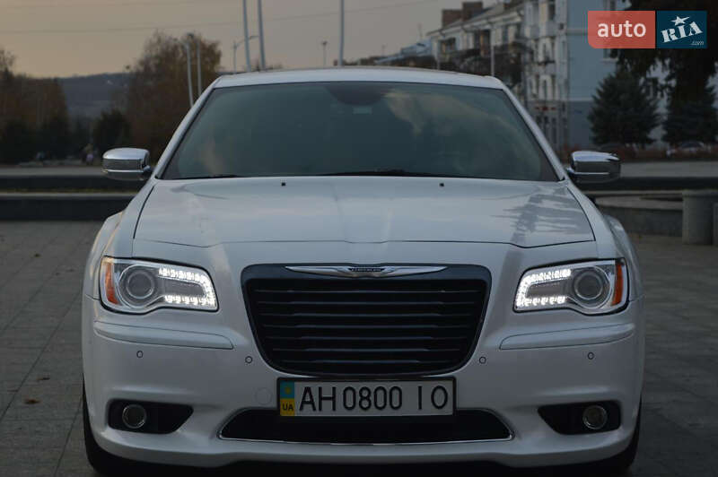 Седан Chrysler 300C 2014 в Києві