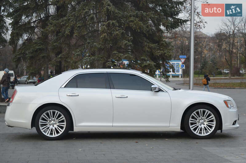 Седан Chrysler 300C 2014 в Києві