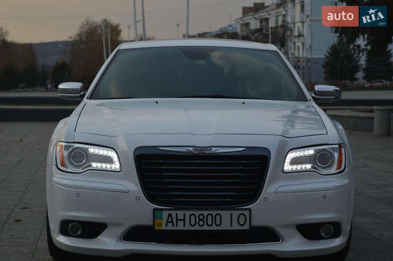 Седан Chrysler 300C 2014 в Києві