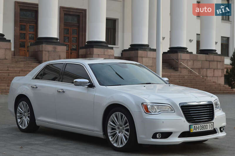 Седан Chrysler 300C 2014 в Києві