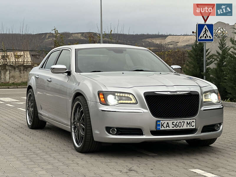 Седан Chrysler 300C 2012 в Могилів-Подільському