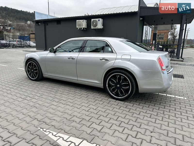 Седан Chrysler 300C 2012 в Могилів-Подільському