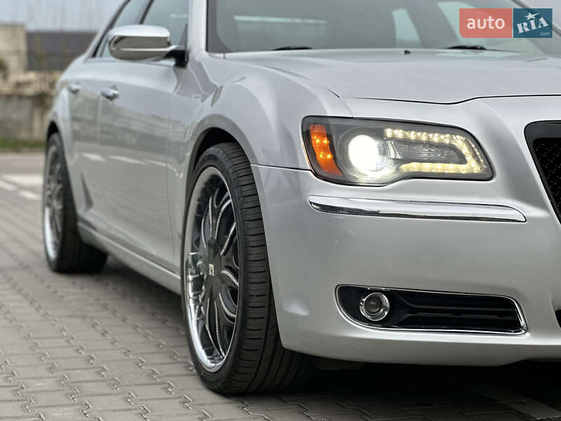 Седан Chrysler 300C 2012 в Могилів-Подільському