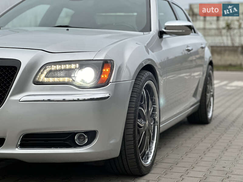 Седан Chrysler 300C 2012 в Могилів-Подільському