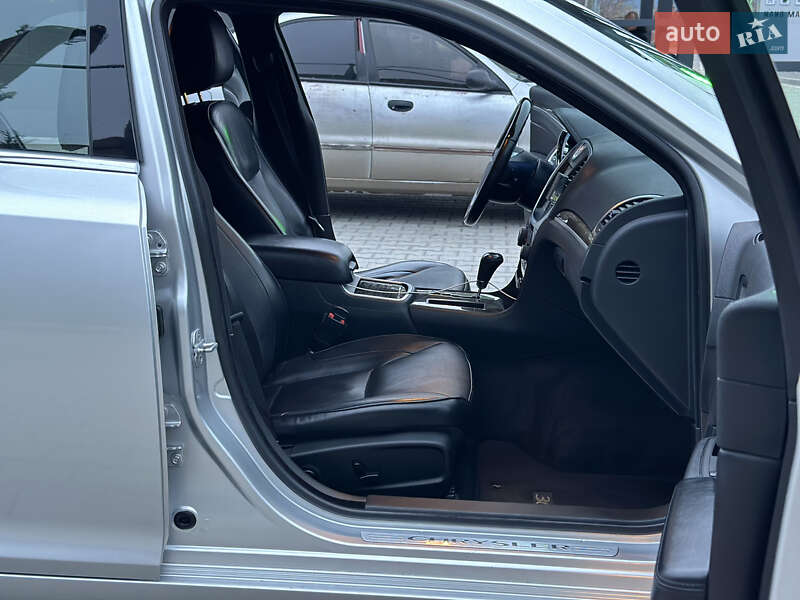 Седан Chrysler 300C 2012 в Могилів-Подільському