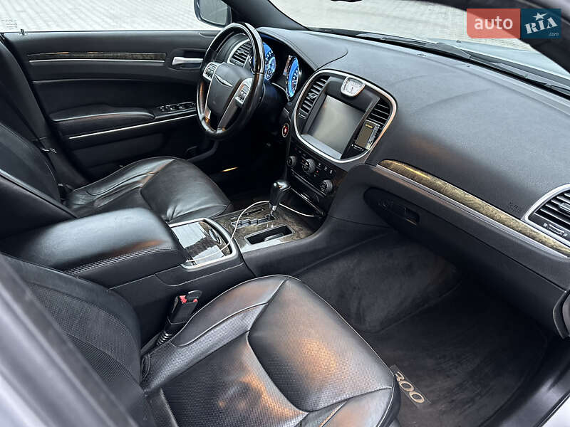 Седан Chrysler 300C 2012 в Могилів-Подільському