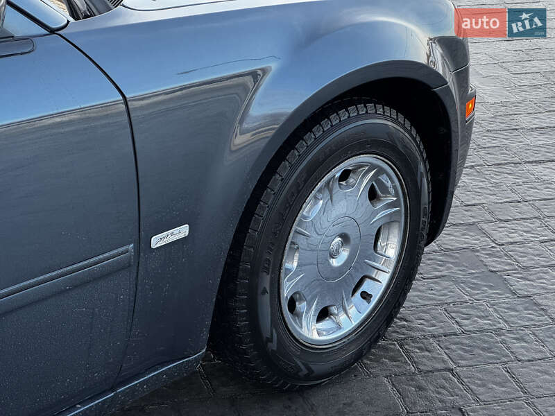 Седан Chrysler 300C 2006 в Львове