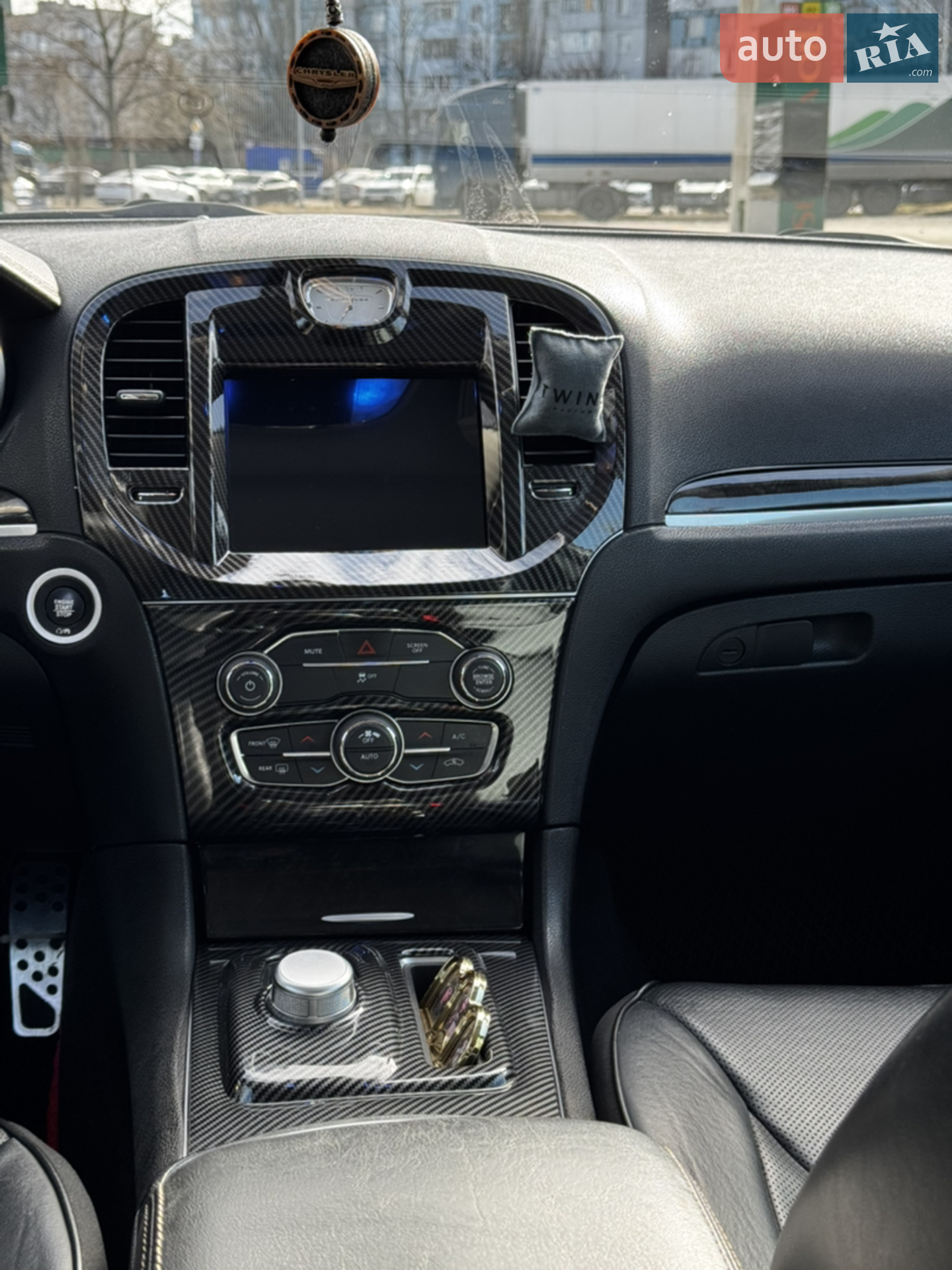 2017 Chrysler 300C - мініатюра 2