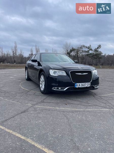 Седан Chrysler 300C 2015 в Києві