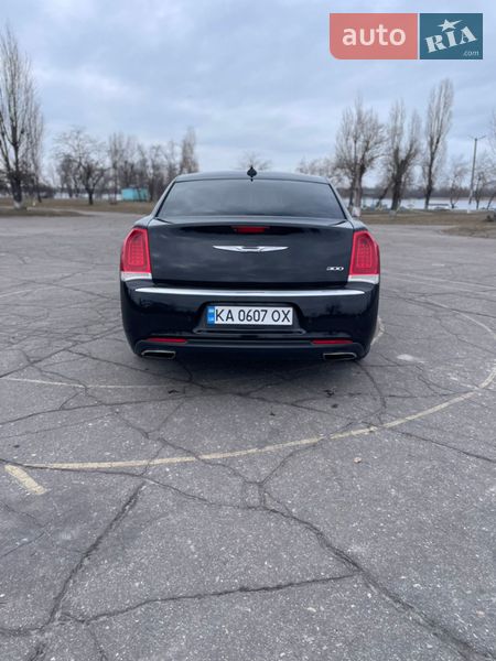 Седан Chrysler 300C 2015 в Києві