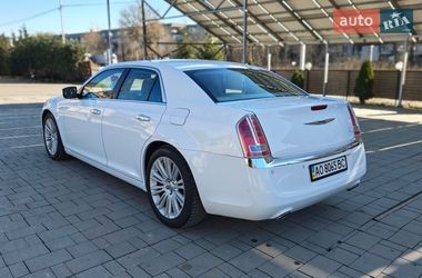 Седан Chrysler 300C 2012 в Ужгороде