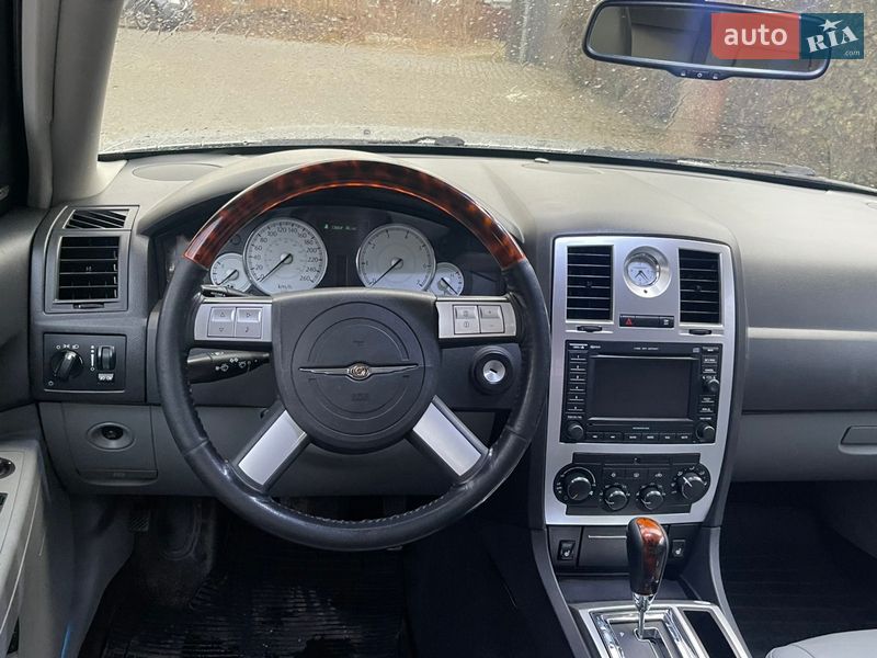 Седан Chrysler 300C 2006 в Львове