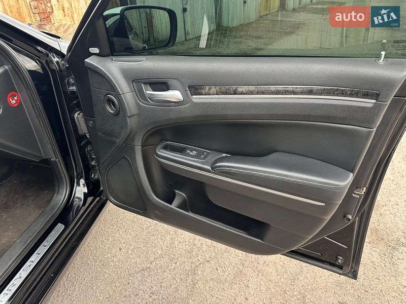 Седан Chrysler 300C 2011 в Кременчуге фото 17 Седан Chrysler 300C 2011 в Кременчуге