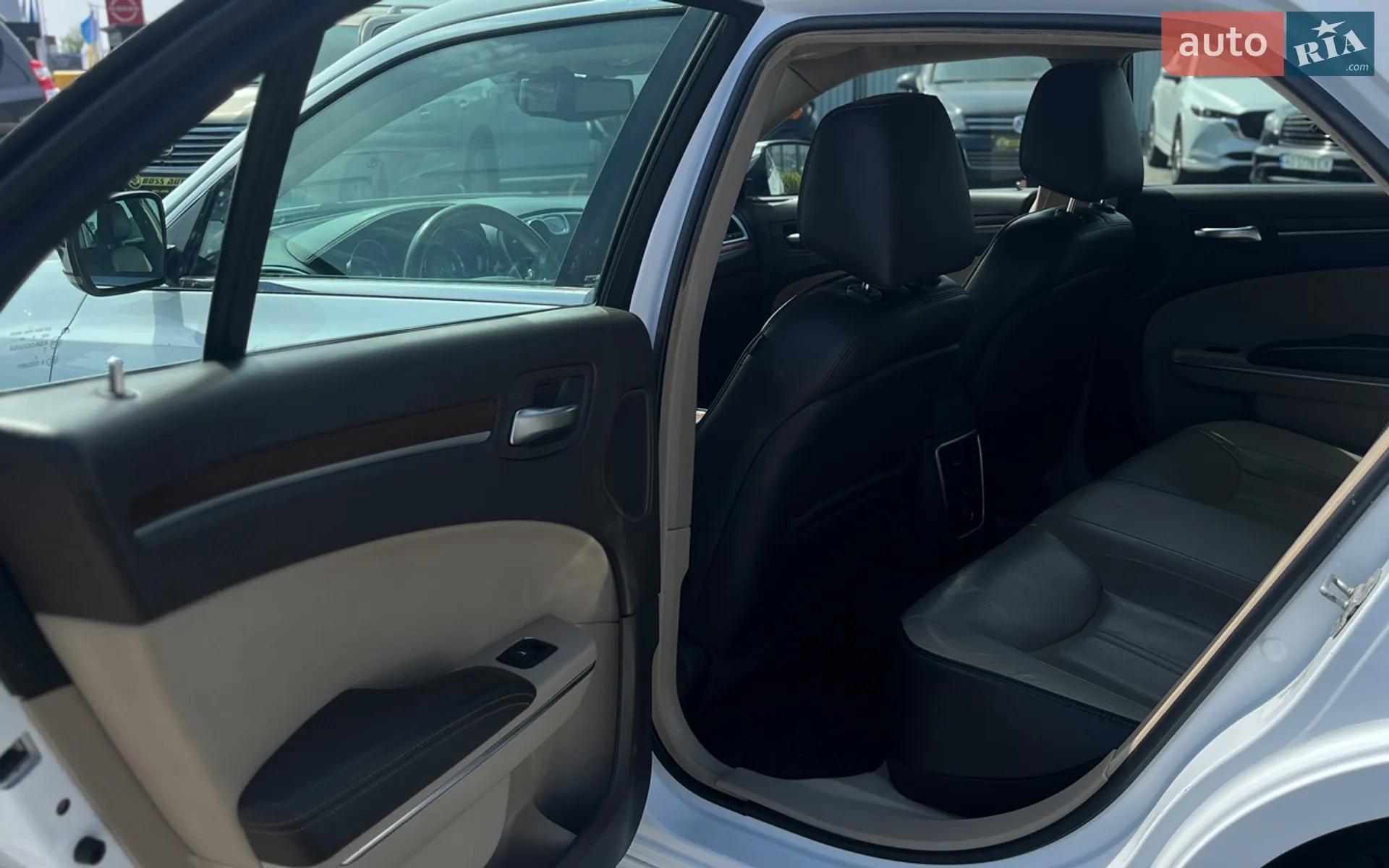 2012 Chrysler 300C - мініатюра 26