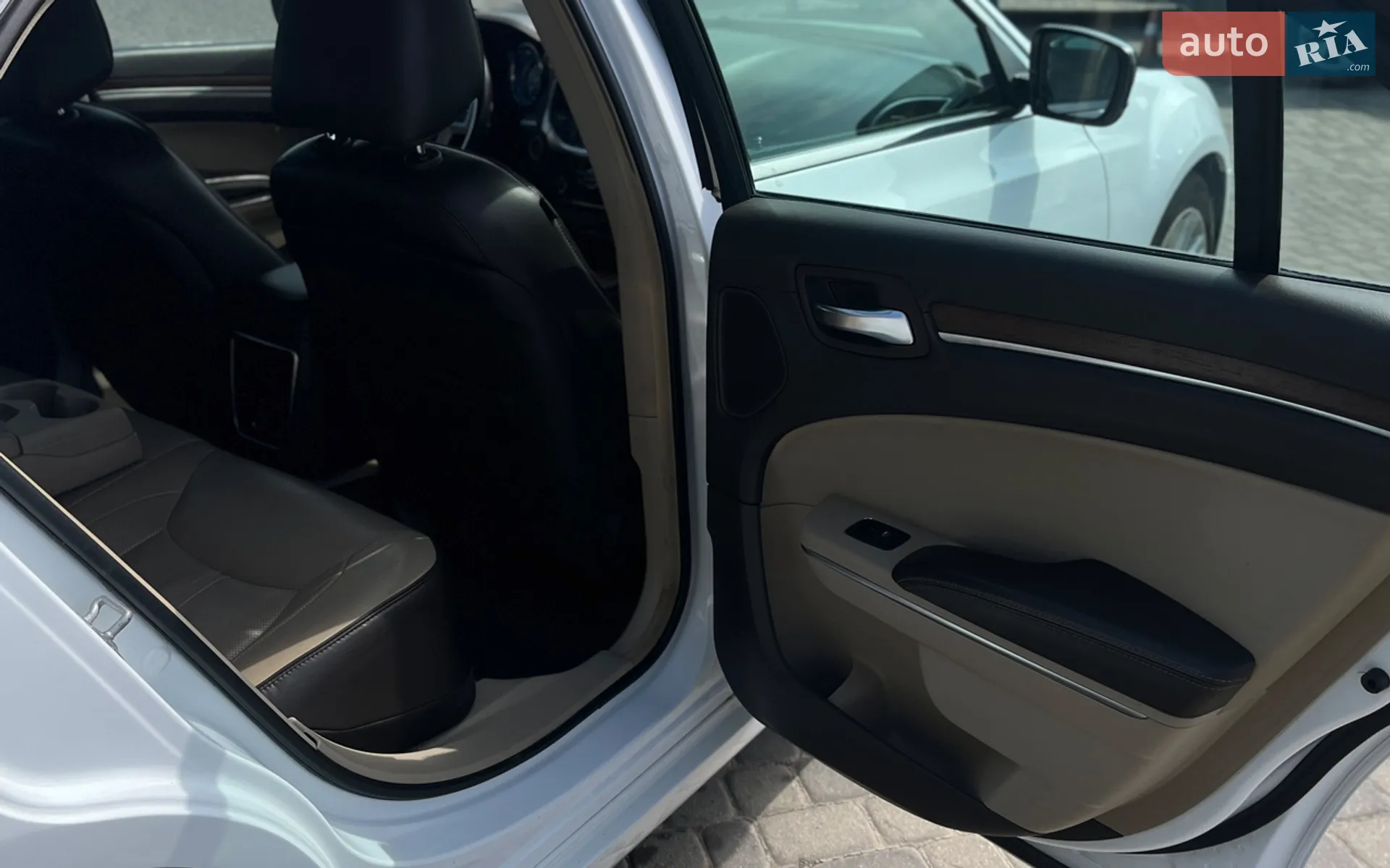 2012 Chrysler 300C - мініатюра 29