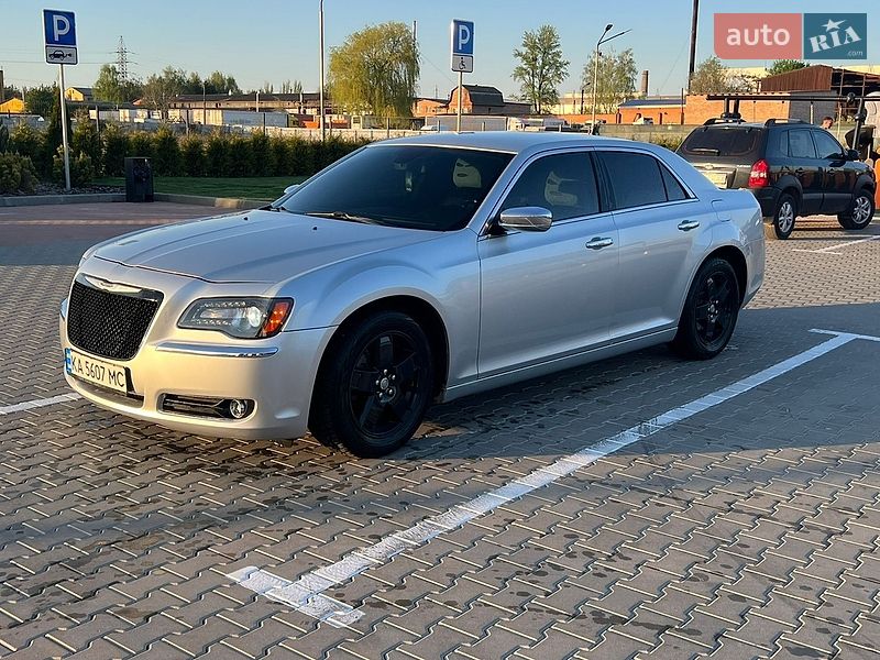 Седан Chrysler 300C 2012 в Виннице