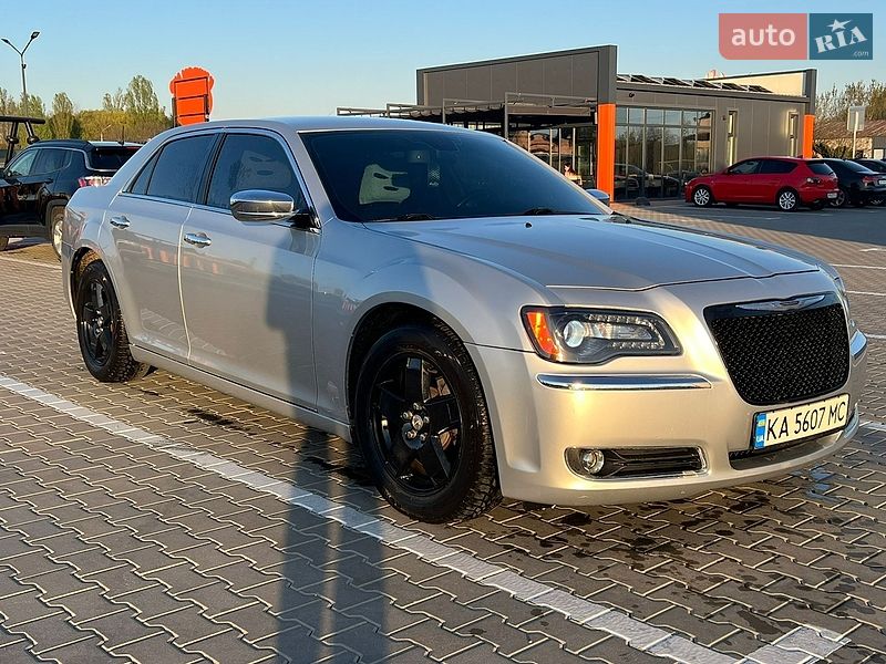 Седан Chrysler 300C 2012 в Виннице