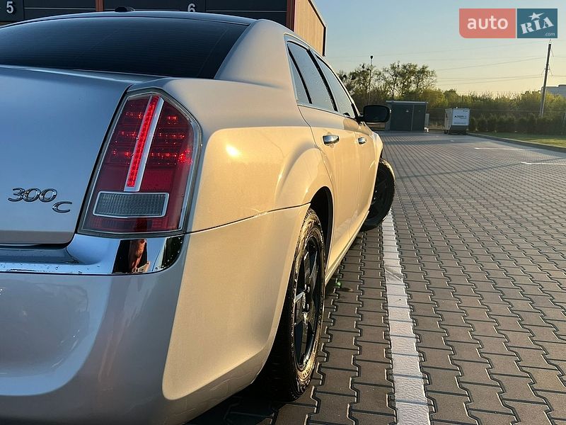 Седан Chrysler 300C 2012 в Виннице