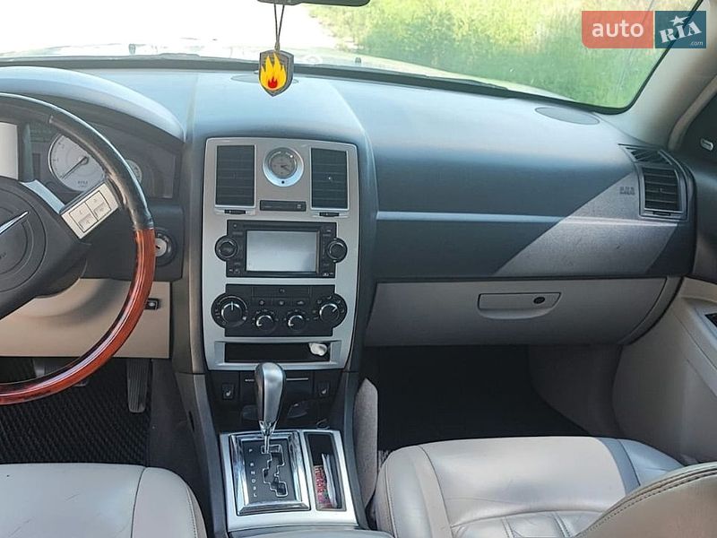 Седан Chrysler 300C 2005 в Печенегах