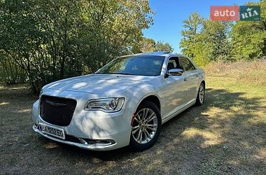 Седан Chrysler 300C 2016 в Киеве