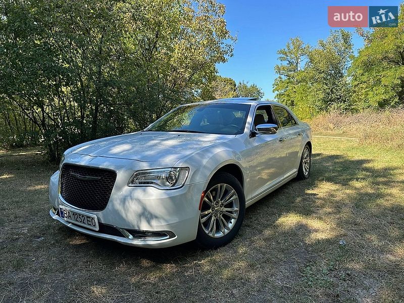 Седан Chrysler 300C 2016 в Киеве