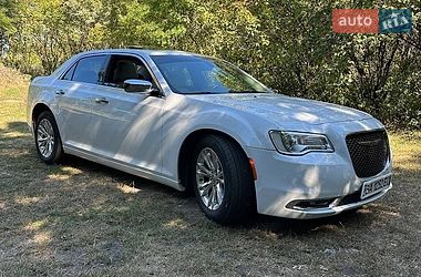 Седан Chrysler 300C 2016 в Киеве