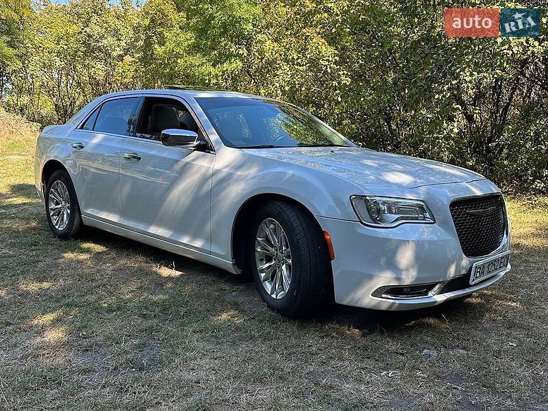 Седан Chrysler 300C 2016 в Киеве