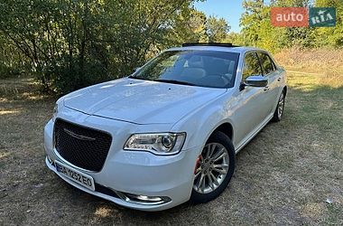 Седан Chrysler 300C 2016 в Киеве