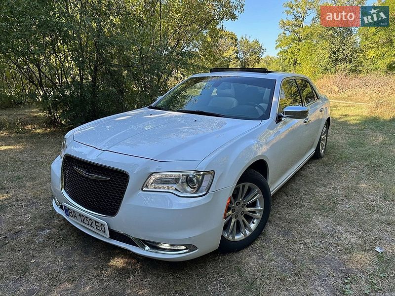 Седан Chrysler 300C 2016 в Киеве
