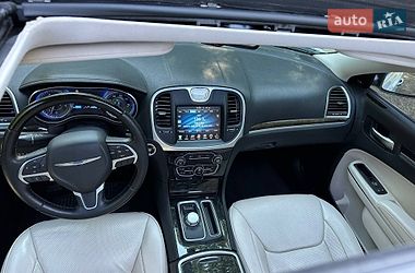 Седан Chrysler 300C 2016 в Киеве