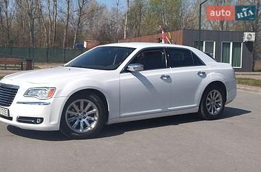 Седан Chrysler 300C 2013 в Чернигове