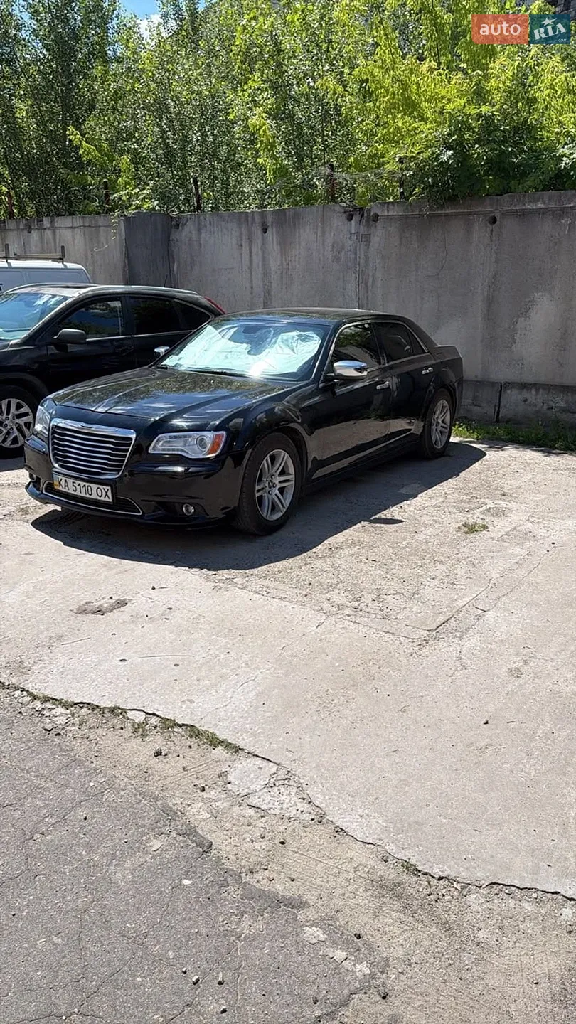 2011 Chrysler 300C - фото 1