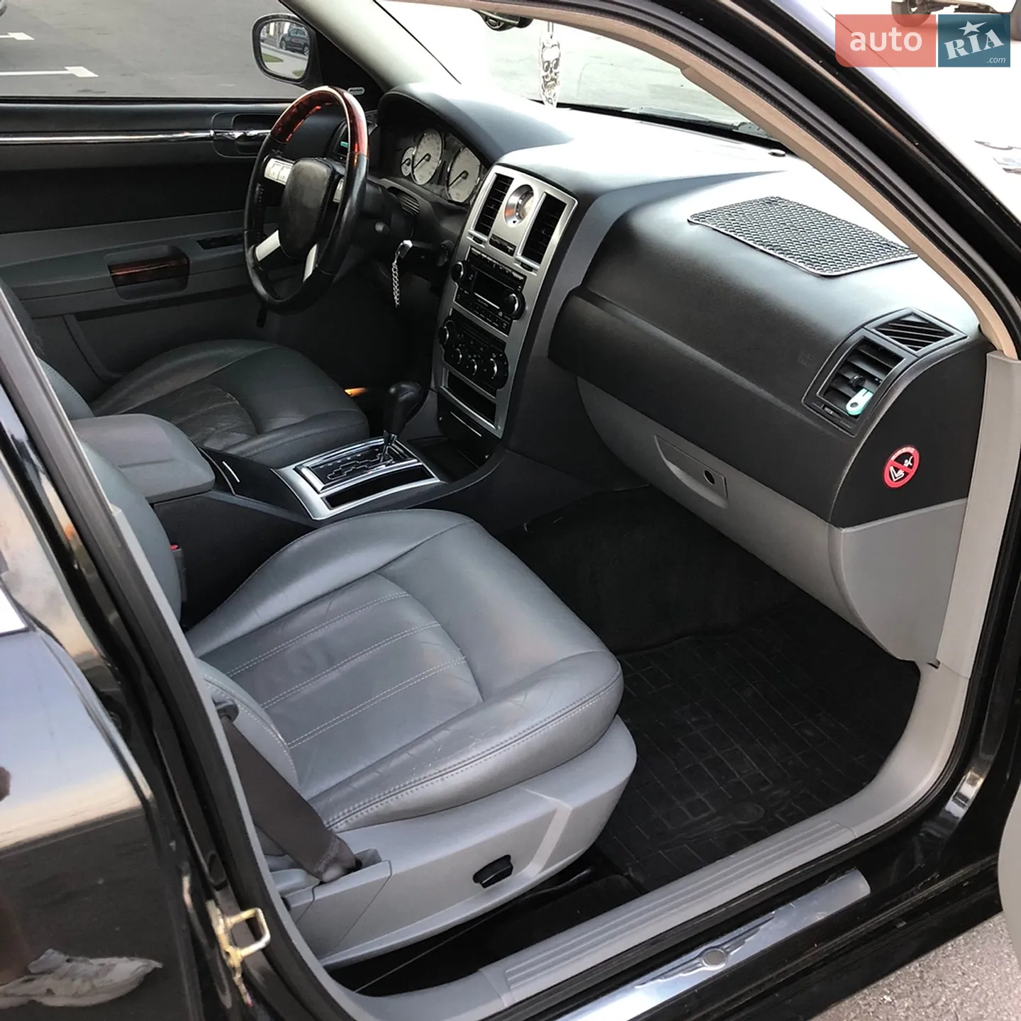Chrysler 300C 2005 VIN 1C3AAB3R45H561239 фото оголошення 8 з 11