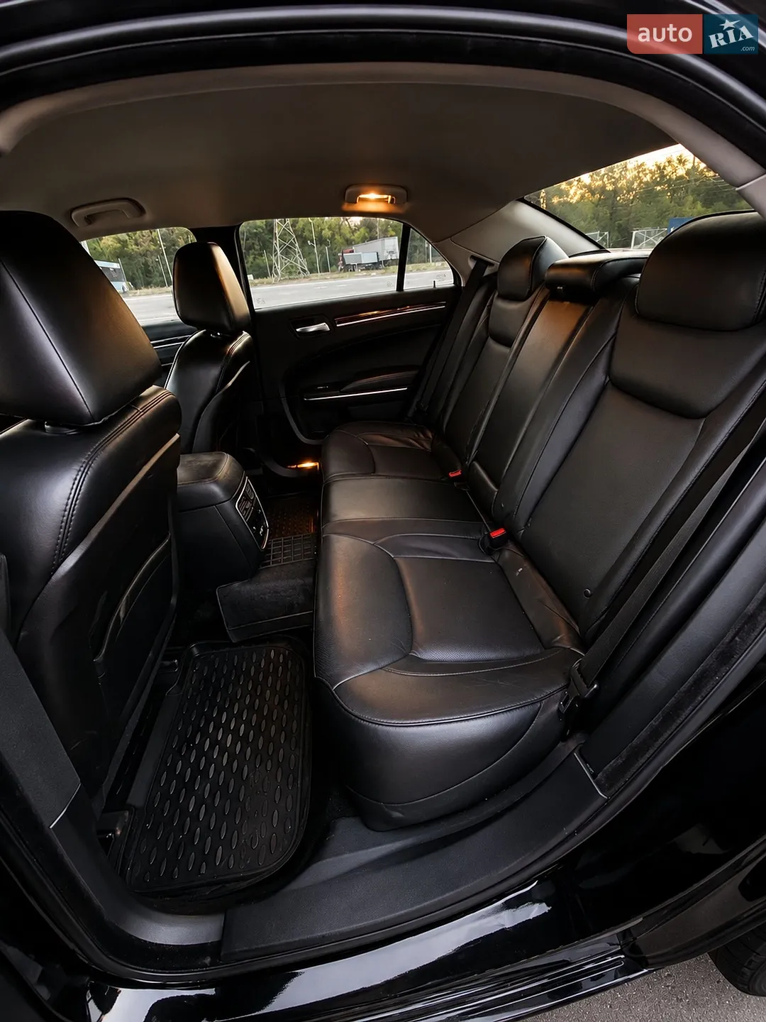 2017 Chrysler 300C - мініатюра 8