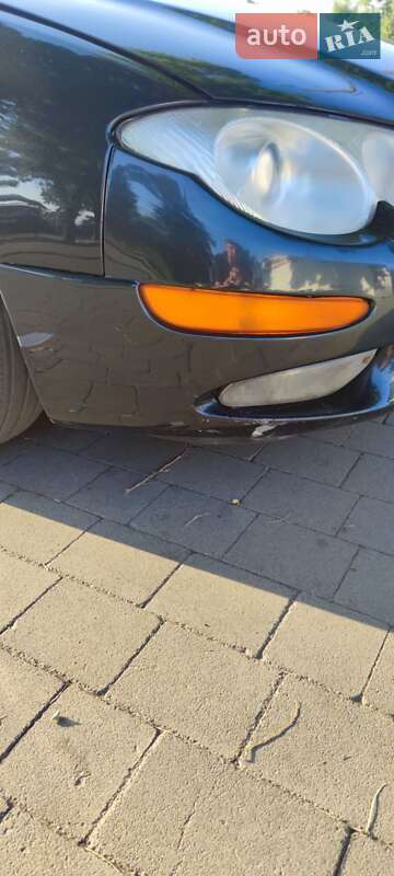 Седан Chrysler 300M 2000 в Горішніх Плавнях