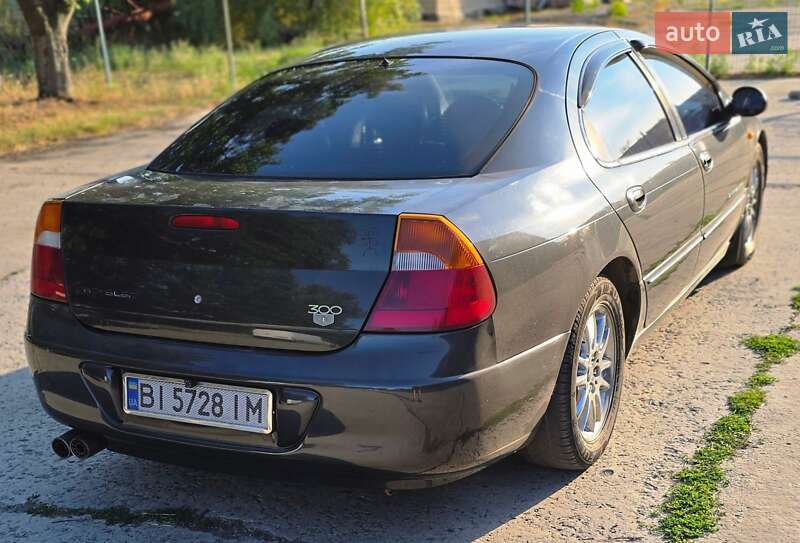 Седан Chrysler 300M 2000 в Горішніх Плавнях