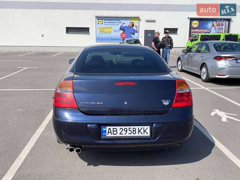 Седан Chrysler 300M 2002 в Ладыжине