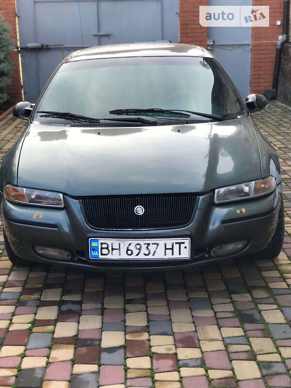 Седан Chrysler Cirrus 1995 в Измаиле