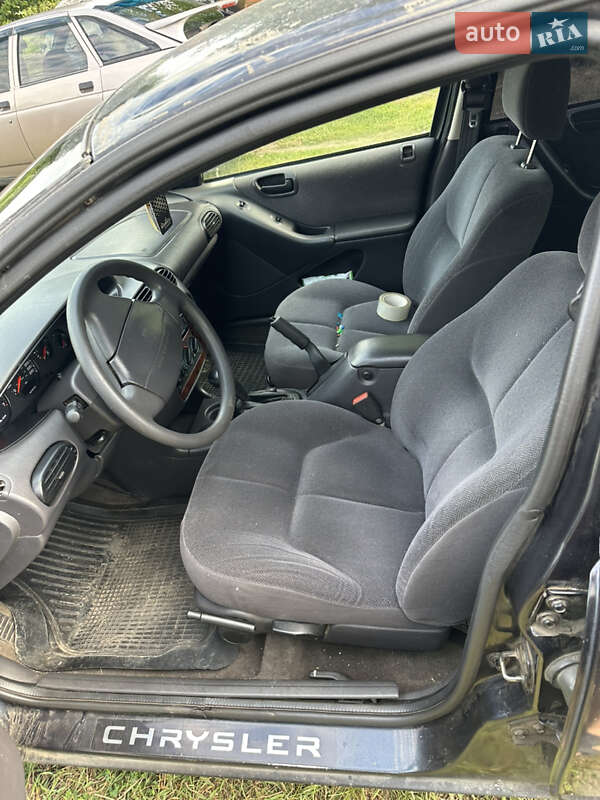 Седан Chrysler Cirrus 1995 в Вязовке