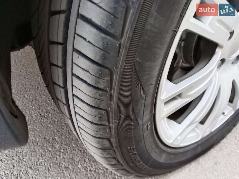 Седан Chrysler Concorde 2000 в Марганце