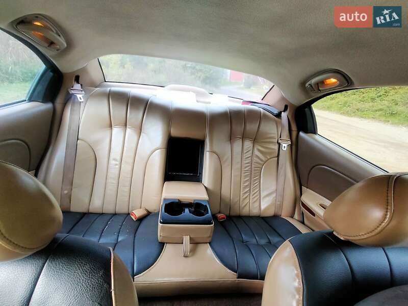 Седан Chrysler Concorde 1998 в Львове