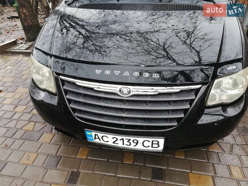 Минивэн Chrysler Grand Voyager 2004 в Нововолынске