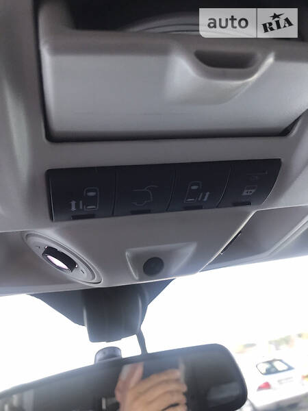 Минивэн Chrysler Grand Voyager 2009 в Долине