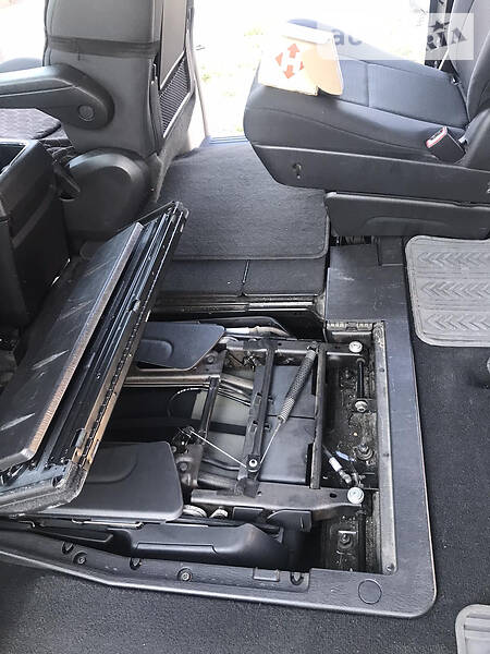 Минивэн Chrysler Grand Voyager 2009 в Долине