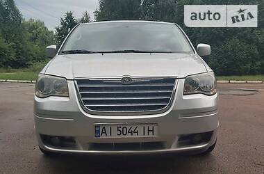 Минивэн Chrysler Grand Voyager 2010 в Буче